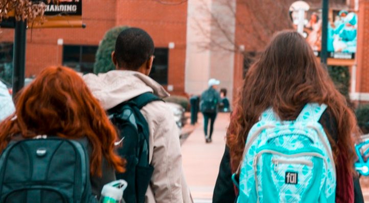 Best Checking Accounts for College Students in 2026: Compare Top Banks