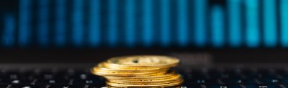 Expert Gold Price Predictions for 2025 and Beyond: CFPs Weigh In