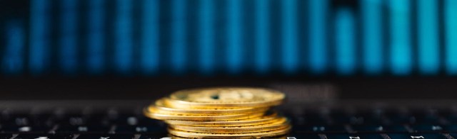 Expert Gold Price Predictions for 2025 and Beyond: CFPs Weigh In